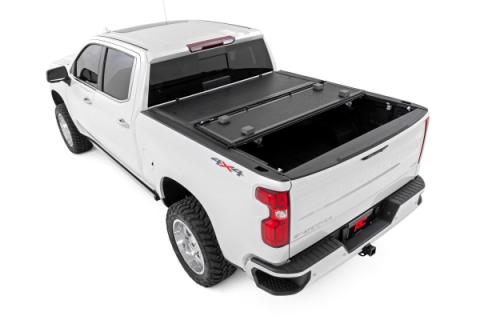 Hard Low Profile Bed Cover 6 Foot 7 Inch Bed Chevy/GMC Sierra 1500 (19-26)/Silverado 1500 (19-26) Rough Country