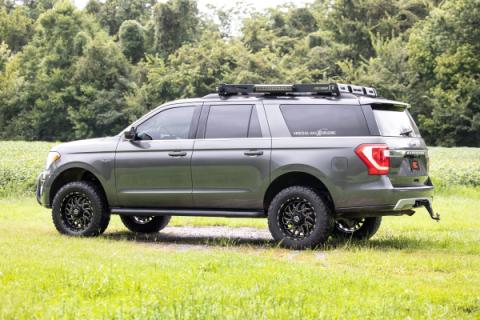 3 Inch Lift Kit UCA M1 Struts Red Ford Expedition 4WD (2018-2024) Rough Country