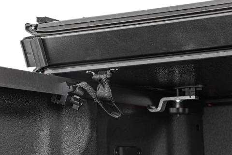 Hard Folding Bed Cover 5.5 Ft Bed 15-21 Ford F-150 2WD/4WD Rough Country