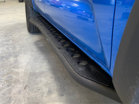 Step Edition Rock Slider For 24-Present Toyota Tacoma/Double Cab Short Bed W/ Kick Out/Yes (Bed Liner)/Powdercoat Cali Raised LED