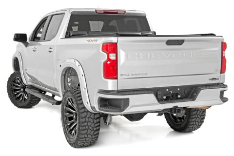 GM Oval Nerf Step Bars (19-20 GM 1500, 2020 2500HD/3500 HD Crew Cab) Rough Country