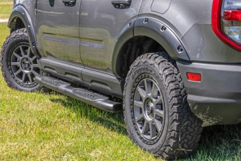 Oval Nerf Step 4.5 Inch Crew Cab Black 21-Up Ford Bronco Sport 4WD Rough Country