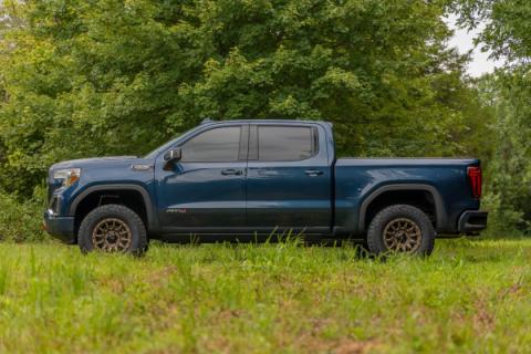 3.5 Inch Lift Kit M1 Struts/M1 Red GMC Sierra 1500 2WD/4WD (2019-2025) Rough Country