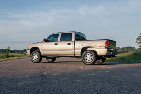 1.5-2 Inch Lift Kit M1 Silverado/Sierra 1500 4WD (1999-2006 &amp; Classic) Rough Country