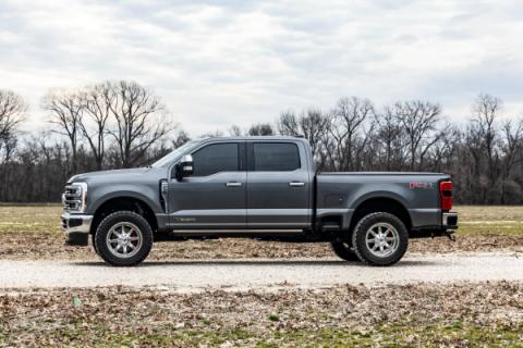 Ford F-250 2 Inch Leveling Kit w/Track Bar Bracket For 17-Pres Ford F-250 Super Duty Rough Country
