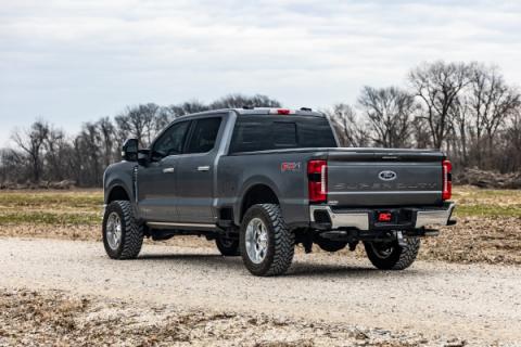 Ford F-250 2 Inch Leveling Kit w/Track Bar Bracket For 17-Pres Ford F-250 Super Duty Rough Country