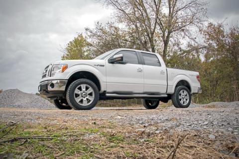 2 Inch Lift Kit M1 Struts/M1 Ford F-150 4WD (2009-2013) Rough Country