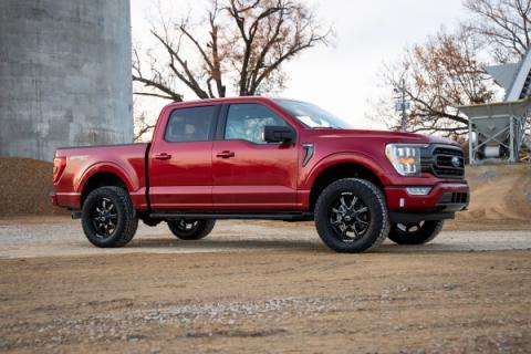 2 Inch Lift Kit M1 Struts/M1 Ford F-150 4WD (2021-2026) Rough Country