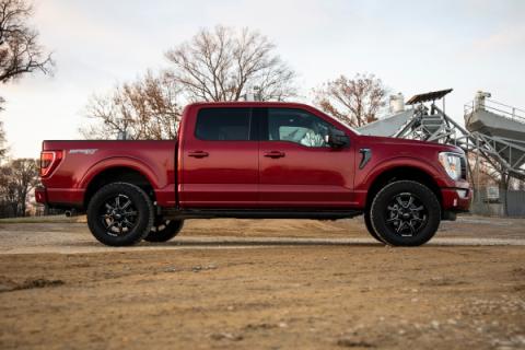 2 Inch Lift Kit M1 Struts/M1 Ford F-150 4WD (2021-2026) Rough Country