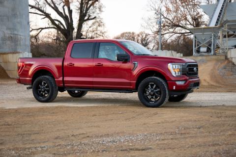 2.0 Inch Ford Leveling Lift Kit w/Vertex and V2 Shocks For 2021 F-150 Rough Country