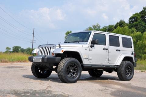3.25 Inch Jeep Suspension Lift Kit w/V2 Shocks 07-18 Wrangler JK Unlimited Rough Country
