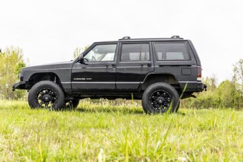 Jeep Cherokee XJ 3 Inch Suspension Lift System w/V2 Shocks Add-A-Leaf For 84-01 Jeep Cherokee XJ Rough Country