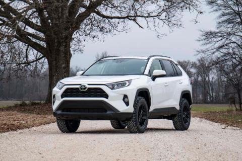 2.5 Inch Toyota Suspension Lift Kit 19-20 RAV4 Rough Country