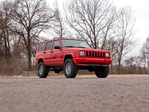 Jeep Cherokee XJ 3 Inch Series II Suspension Lift Kit W/V2 Shocks Add-A-Leaf For 84-01 Jeep Cherokee XJ Rough Country