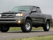 2.5 Inch Toyota Suspension Lift Kit w/N3 Struts and V2 Shocks Rough Country