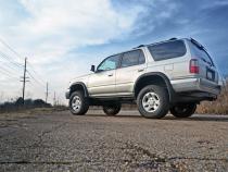 Toyota 4Runner 3 Inch Suspension Lift Kit Lifted Struts w/V2 Shocks For 96-02 Toyota 4Runner Rough Country