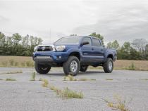 3 Inch Lift Kit M1 Struts/M1 Toyota Tacoma 4WD (2005-2023) Rough Country