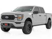 Power Running Boards HT-Series Crew Cab Ford F-150/Lightning/F-250/F-350/Raptor (15-26) Rough Country