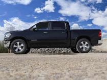 2.0 Inch Ram Leveling Lift Kit 19-20 Ram 1500 4WD Air Ride Rough Country
