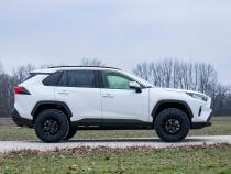 2.5 Inch Toyota Suspension Lift Kit 19-20 RAV4 Rough Country